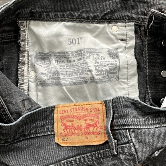 Sz27 Levi’s 501 button fly distressed cutoff denim shorts in faded black. EUC - Picture 12 of 16